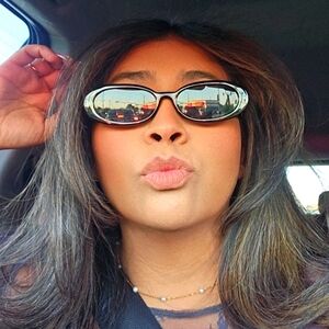 Meet your Posher, Esmeralda